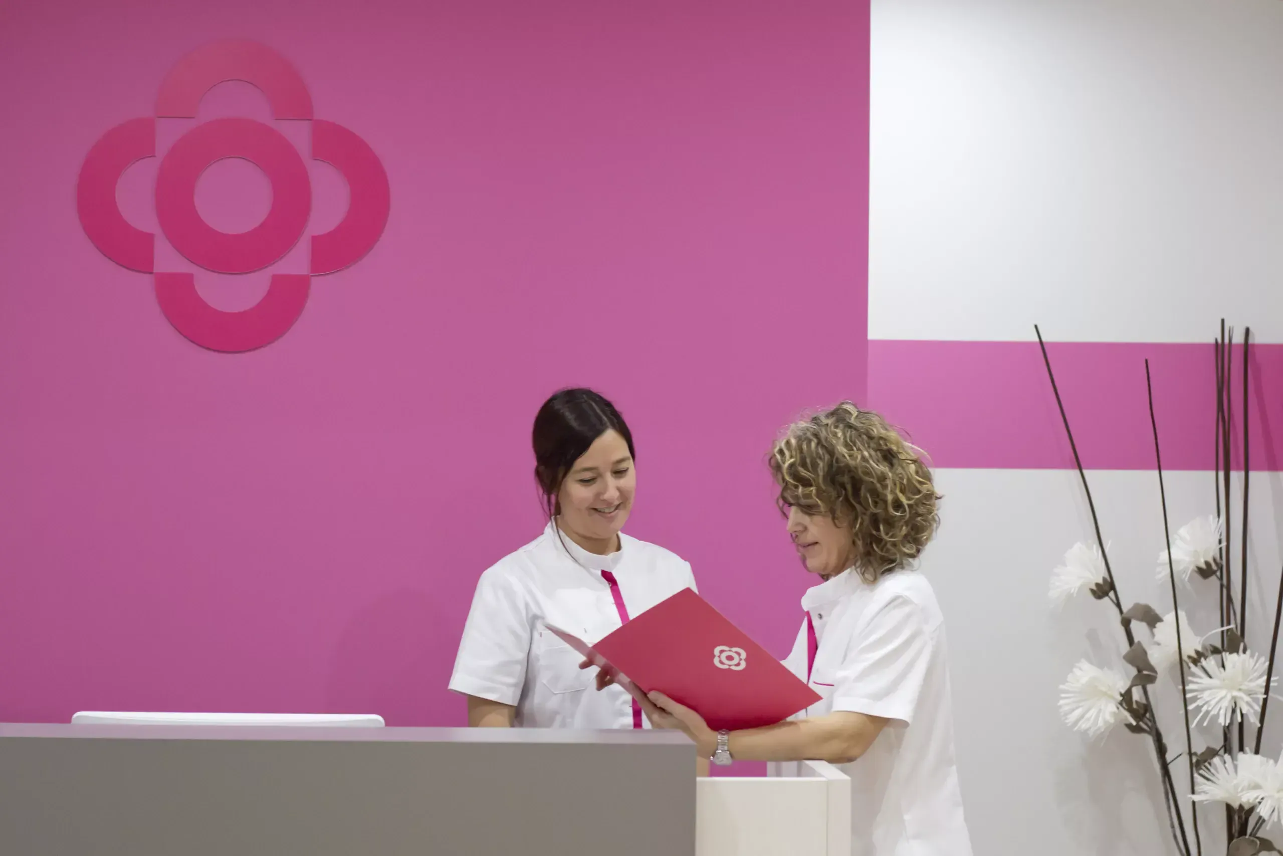 Brand design and interior design for gynecologist practice jaio2