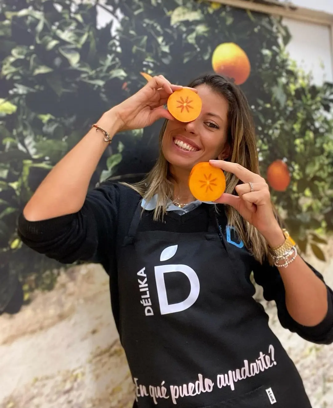 Logo design and comprehensive visual identity for a fruit shop franchise